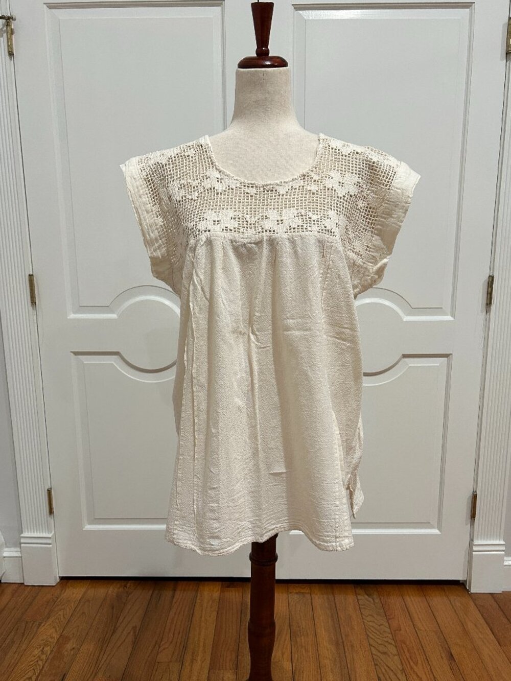 Artisanal Mexican Women’s Summer top. White manta.